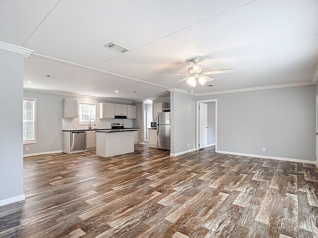 Building Photo - 7158 Sunnyside Dr