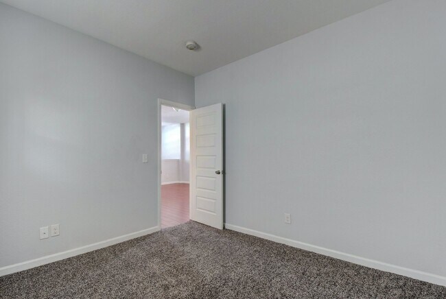 Building Photo - 4BR/2BA Beautiful Historic Home in the Highlands! AVAIL 5/15