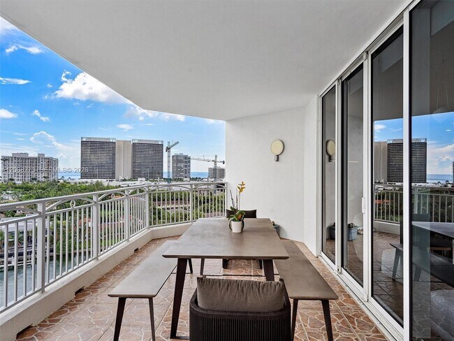 Building Photo - 9751 E Bay Harbor Dr