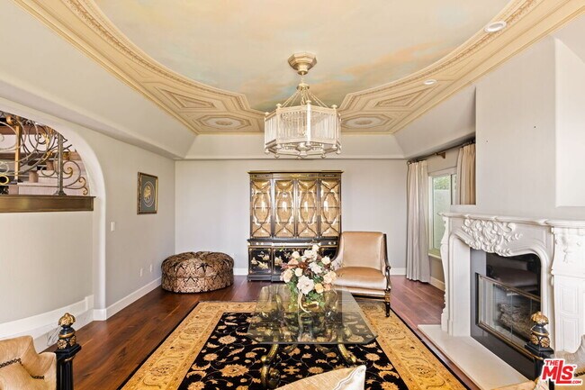 Building Photo - 1047 E Pomello Dr