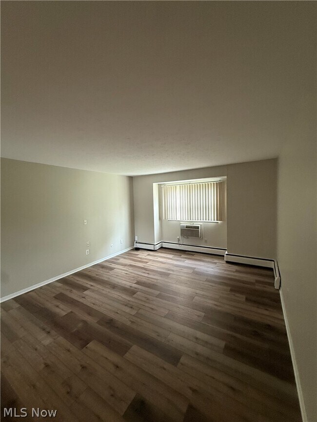 Building Photo - 2520 Flintridge Dr