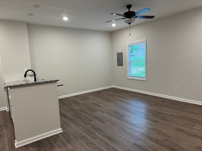 Building Photo - 205 Cherry Way