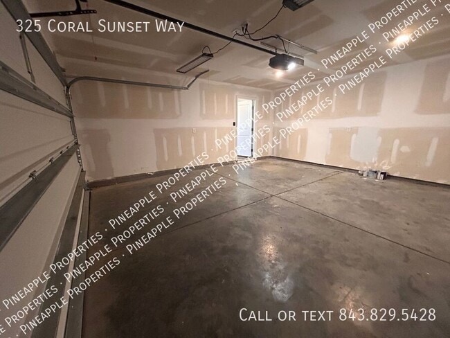 Building Photo - 325 Coral Sunset Wy