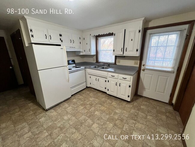 Building Photo - Charming 3 BR in a Quiet Amherst Location