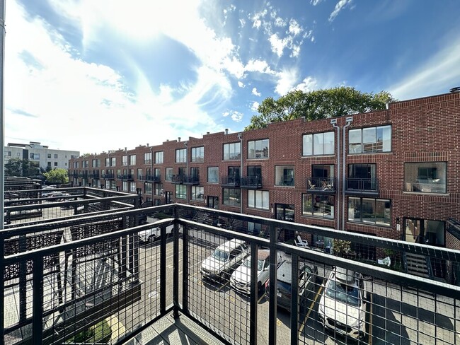 Building Photo - 949 W Grace St