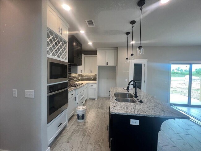 Building Photo - 7301 SW Basswood Ave