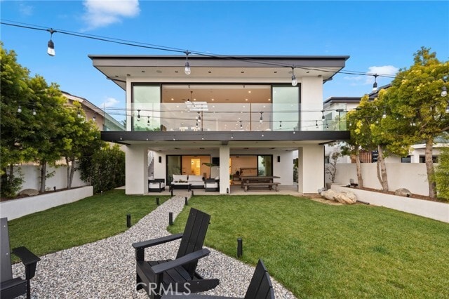 Building Photo - 807 N Paulina Ave