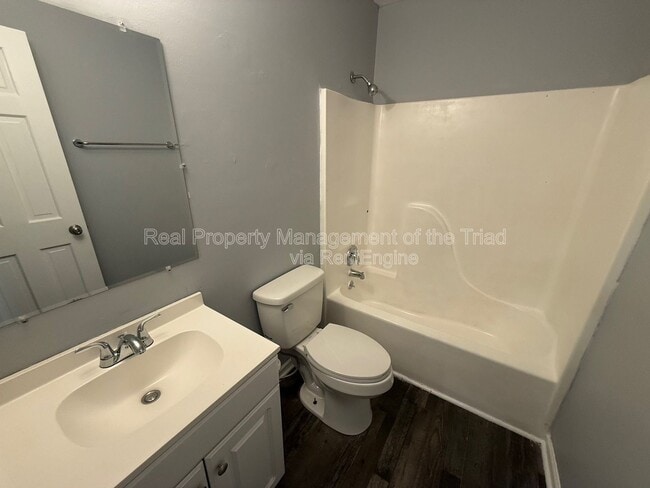 Building Photo - 2406 Markwood Ln SE