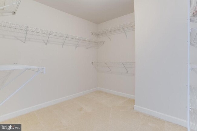 Building Photo - 2740 Prospect Hill Dr