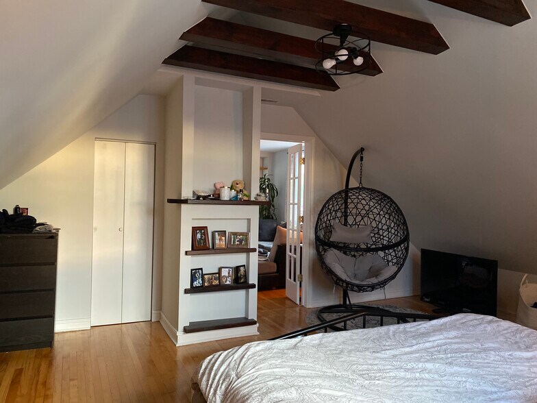 Building Photo - 3719 N Newcastle Ave