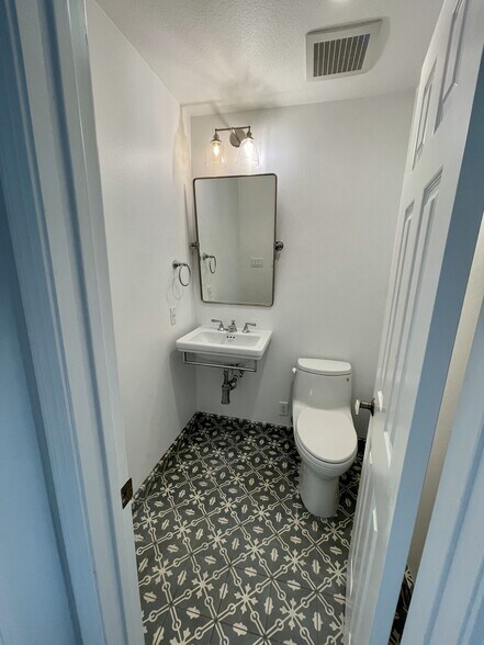 Building Photo - 77 San Raphael
