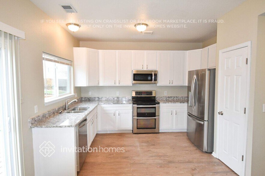 Building Photo - 2455 S Gibralter Way