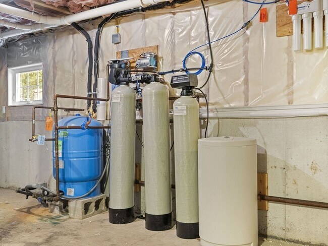 Building Photo - 93 W Goulding St