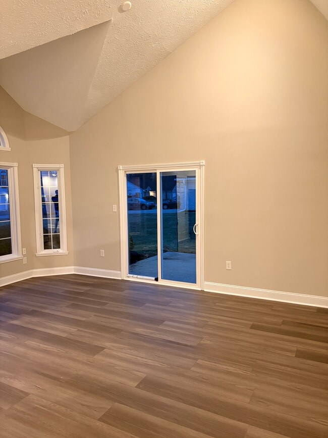 Building Photo - 10717 N Park Ave