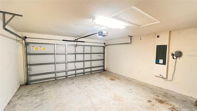 Building Photo - 1097 SILAS St