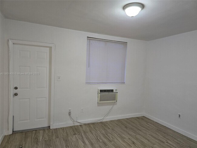 Building Photo - 1140 71st St