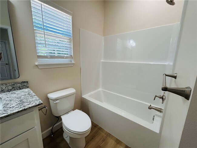 Building Photo - 708 E Johnson Ave