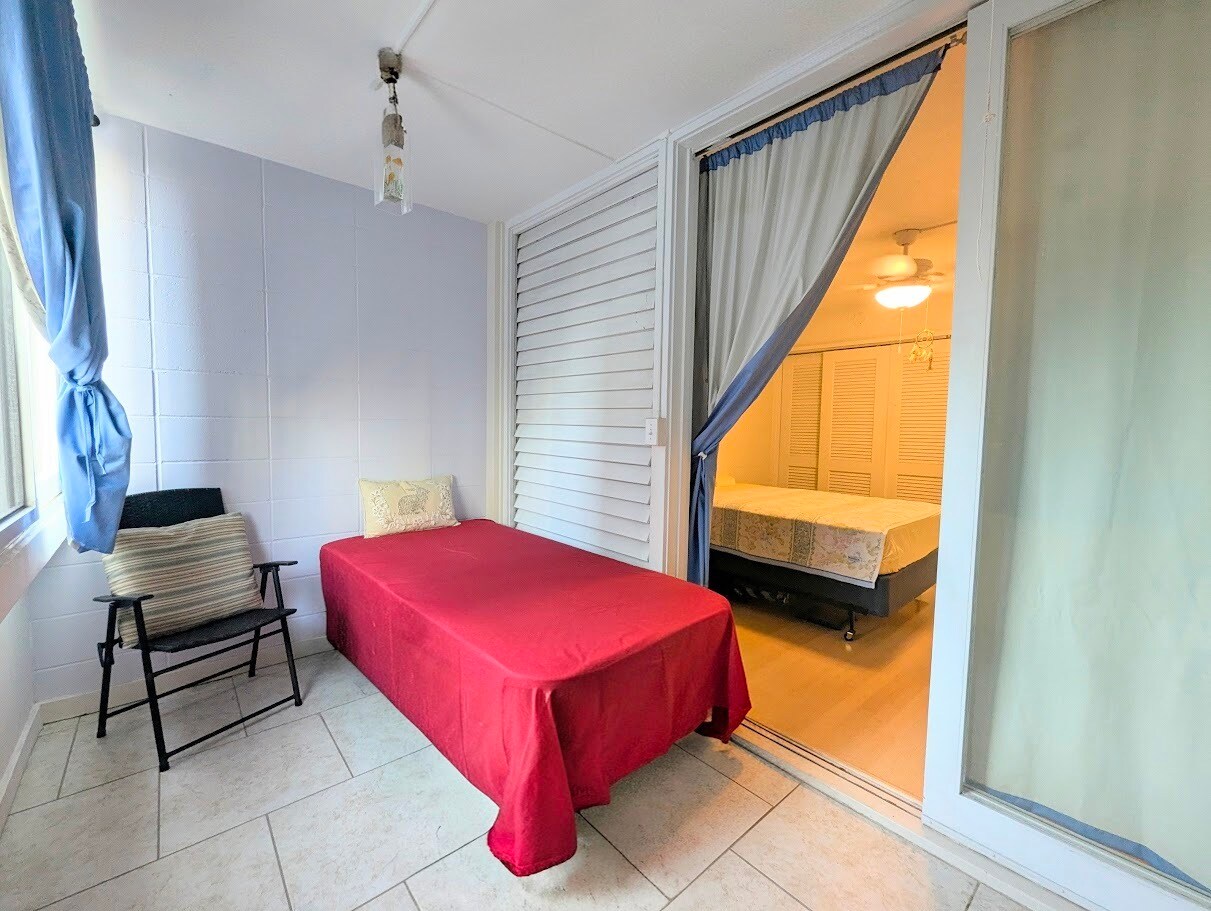 Building Photo - 425 Ena Rd