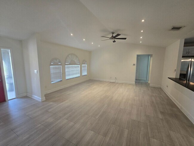 Building Photo - 3027 SW 23rd Ave
