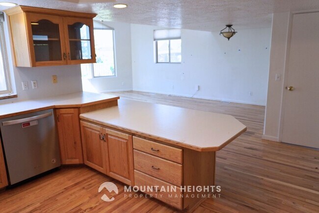 Building Photo - 2784 E Delsa Dr