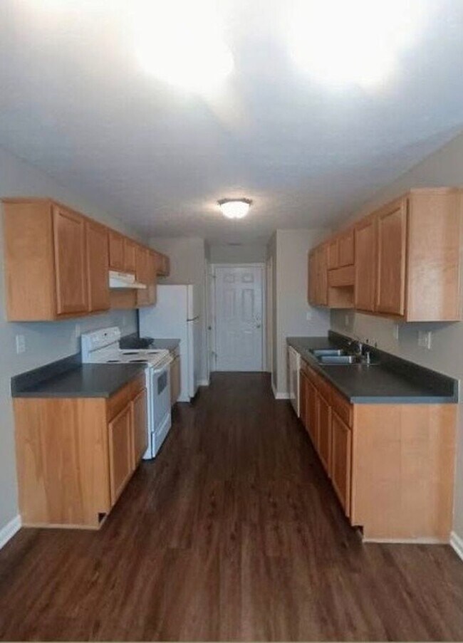 Building Photo - **LESS than 10 minute Drive from Fort Knox**