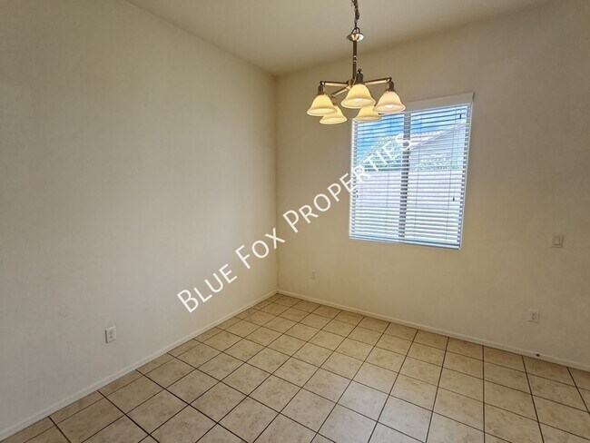 Building Photo - 324 N Oak Tree Canyon Loop