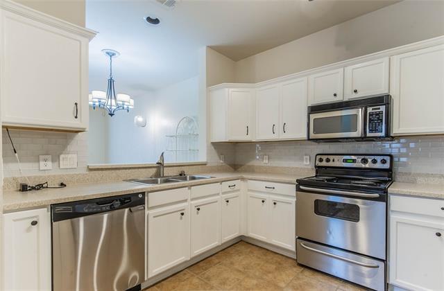 Building Photo - 2212 Canterbury Park Dr