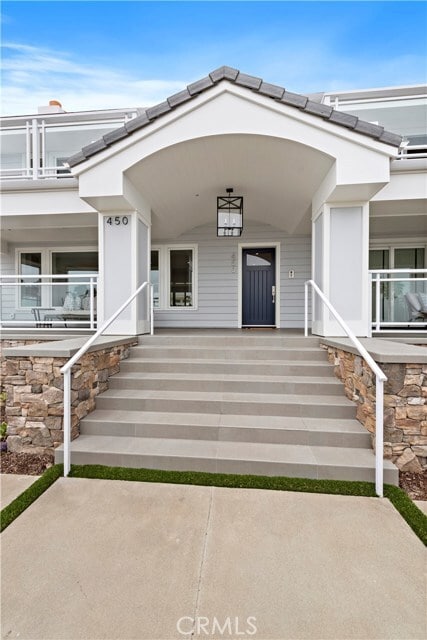 Building Photo - 450 Cliff Dr