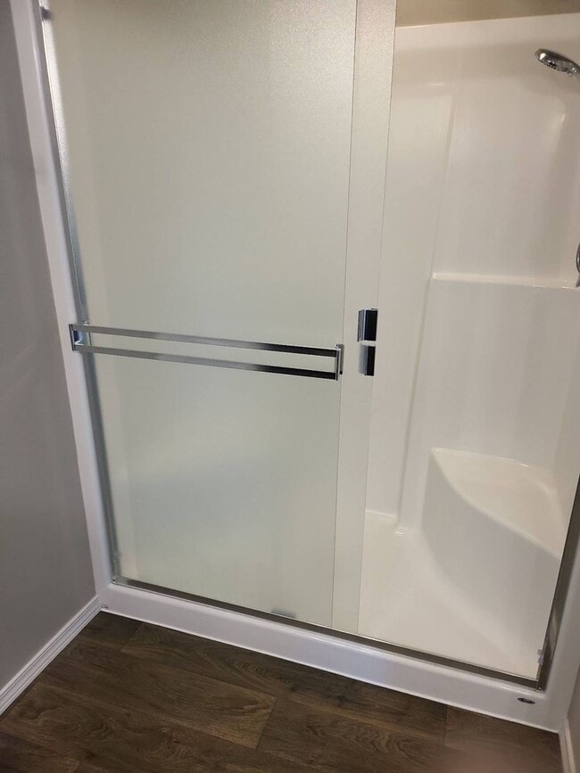 Building Photo - Beautiful 5 bedroom 3 bath home in Mae Val...