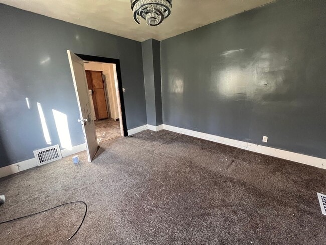 Building Photo - 3 bed 1.5 bath - Located in the heart of Monessen