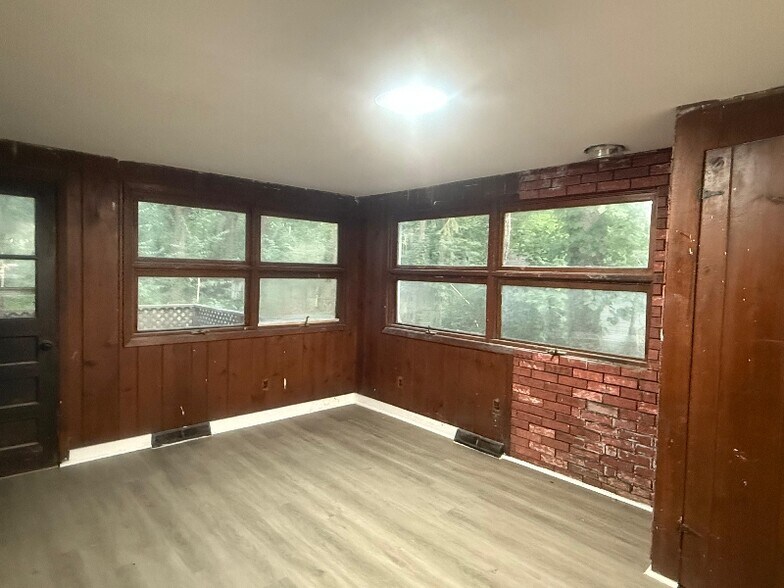 Building Photo - 8133 Midland Rd