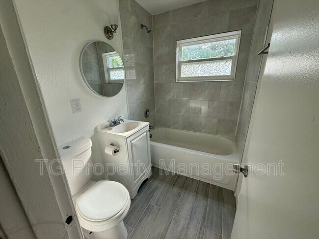 Building Photo - 4721 E Castlewood Dr