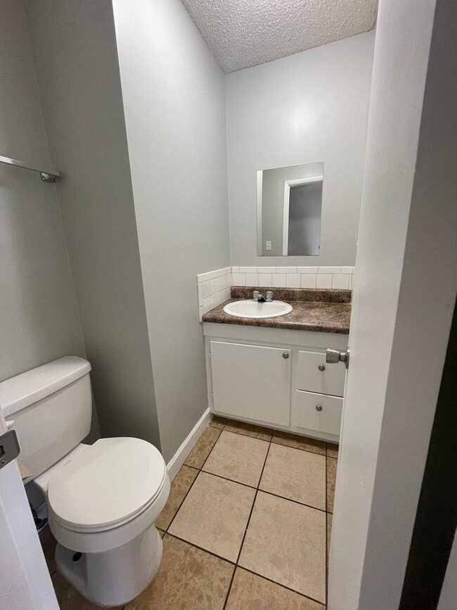 Building Photo - 2215 Jonathan Dr NW