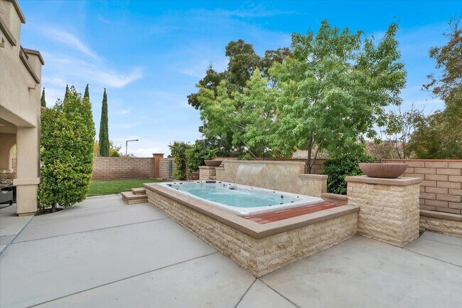 Building Photo - 12057 La Palmera Ave