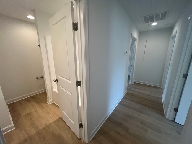 Building Photo - Newly built 3 bedroom 2 bathroom in East T...