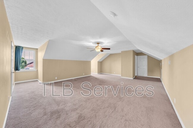 Building Photo - 211 Fall Creek Dr
