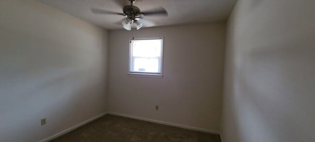 Building Photo - 4 Bedroom home near Summerville High School- (NOT Section 8 approved)