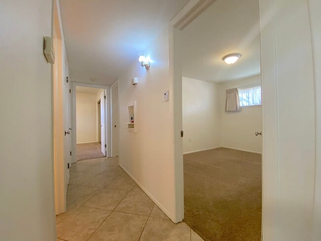 Building Photo - East El Paso 3 bed Refrig A/C!