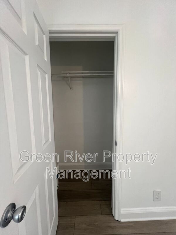 Building Photo - 1789 River Rd