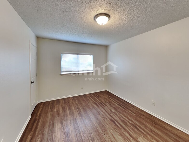 Building Photo - 10703 Juniper Pass