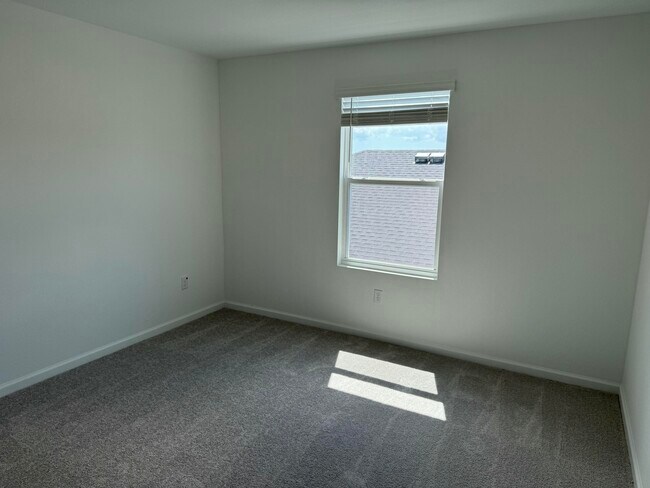 Building Photo - 10856 NW Everbreeze Dr