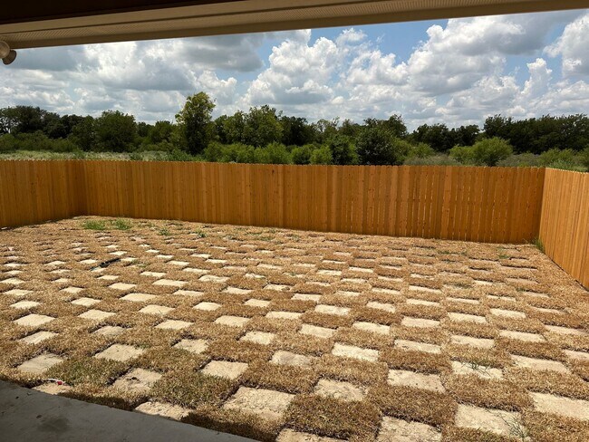 Building Photo - Bryan - 3 bedroom / 2 bath home in Bonham Trace neighborhood in North Bryan,