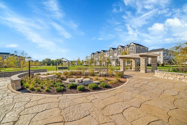 Building Photo - NEW CONSTRUCTION 3BED, 3BATH TOWNHOUSE IN ...