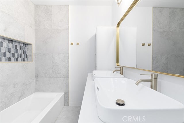 Building Photo - 2304 Roark Dr