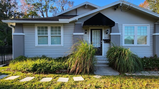 Primary Photo - 2897 Sydney St