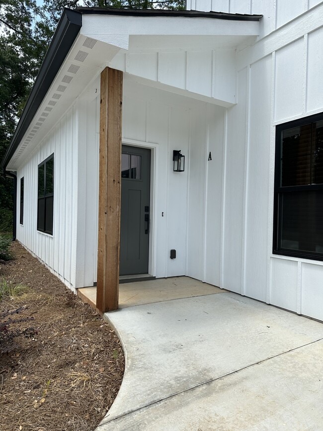 Building Photo - 249 N Carter St