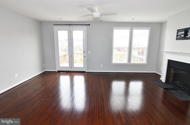 Building Photo - 165 Solara Dr