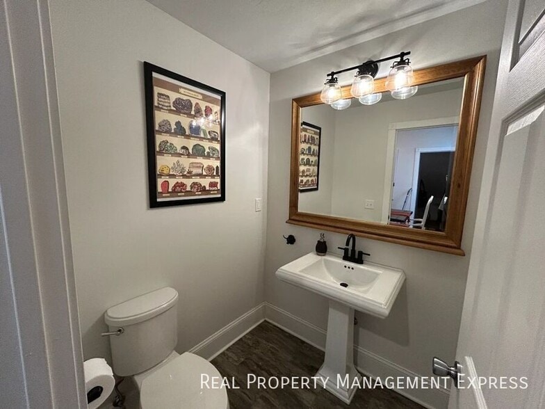 Building Photo - Furnished 5 Bedroom, 3.5 Bath Home