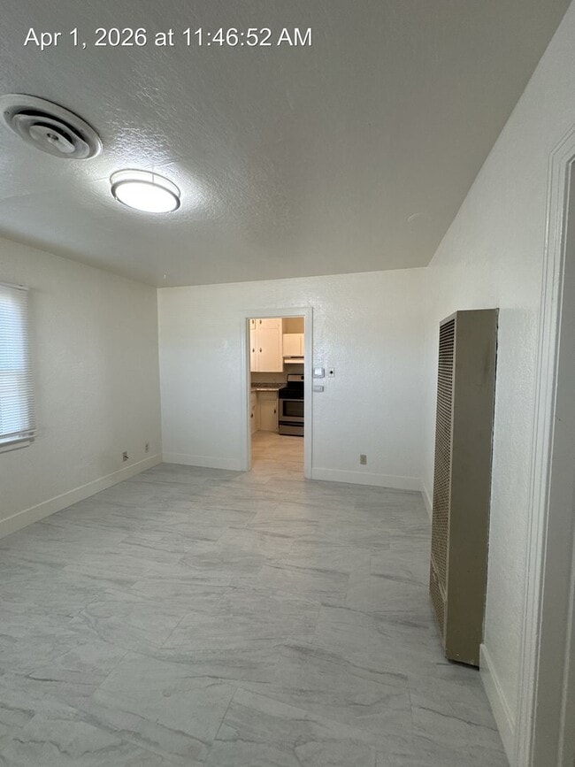 Building Photo - Country Home located in Tulare Available Now!!