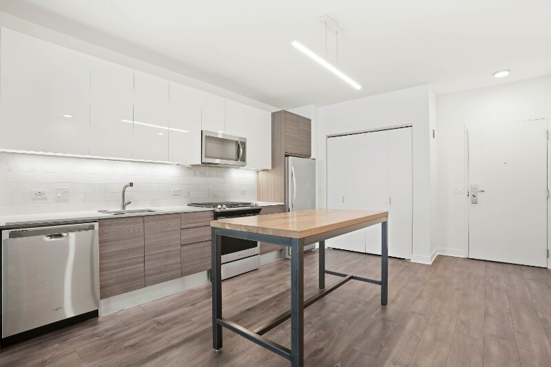 Building Photo - 210 W Hubbard St